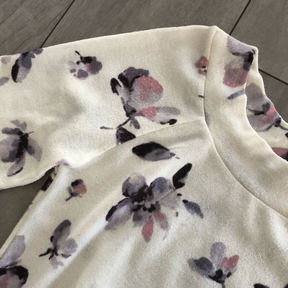 White floral top from Heather (Lowry's Farm) - Picture 3 of 5